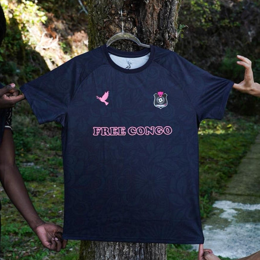 Maillot Unmatch Free Congo noir accroché à un arbre avec logo et colombe